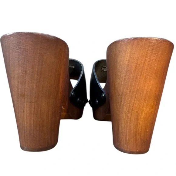 Ariat Women's Unbridled Lennon Platform
Sandal Black Leather Size: 38 (7.5) - Picture 9 of 14